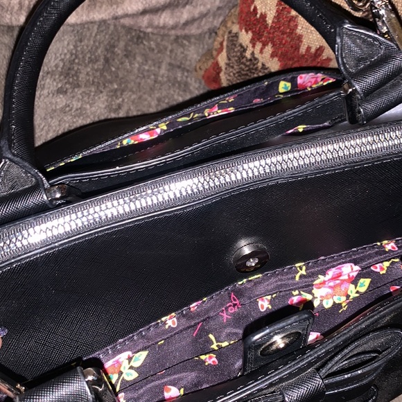 2 ✌🏾 Betsey Johnson purses! BUNDLE deal! - Picture 9 of 16